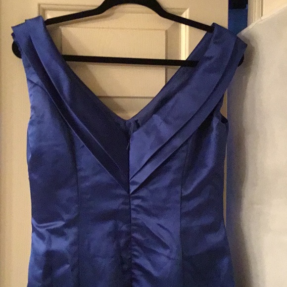 Sheath/Column Satin V-neck Sleeveless Floor-Length Mother of the Bride Dresse - Picture 6 of 11